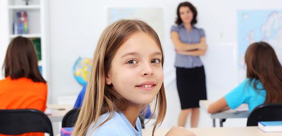 Szene: Kind in Schule
